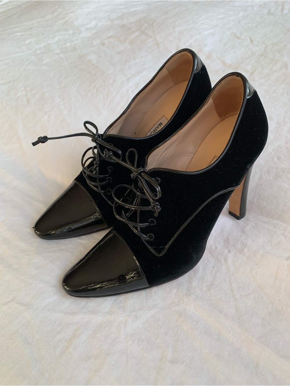 Vintage Manolo Blahnik Velvet Patent Leather Oxford Tie Lace Up Heels Black